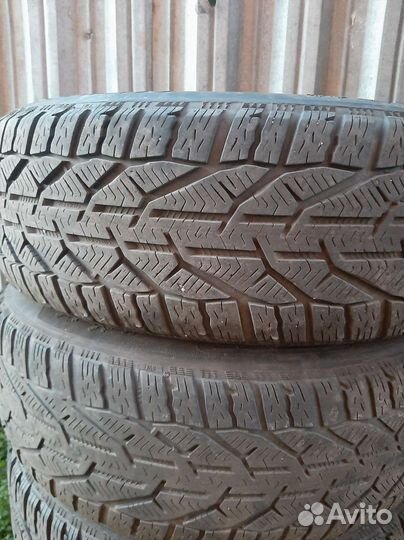 Taurus Winter 215/60 R16 H