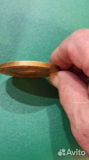 Настольная медаль