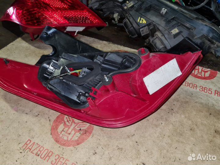 Фонарь задний правый Peugeot 308 4C 1.6T EP6CDT