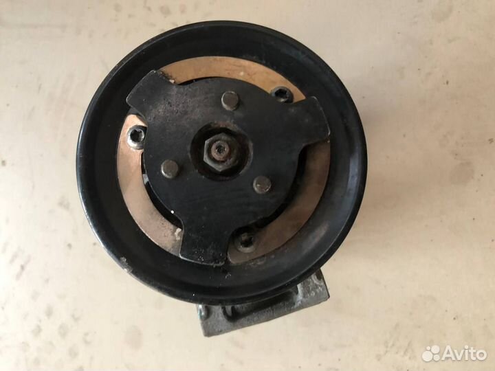 Компрессор кондиционера Opel insignia 2.0 турбо