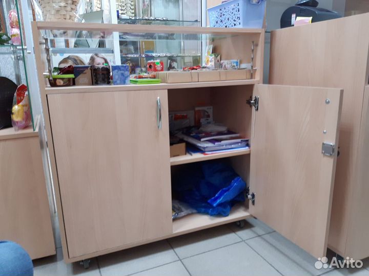 Шкафы, тумбочки