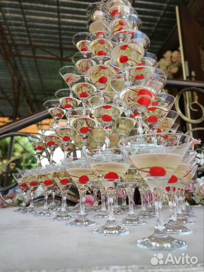 Пирамида из шампанского