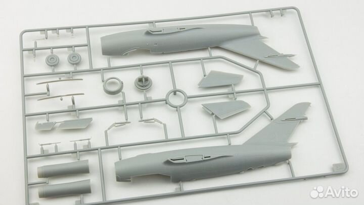 Сборная модель самолёта MiG-15bis 1/48 Bronco