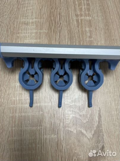 Держатель для уборочного инвентаря настенный