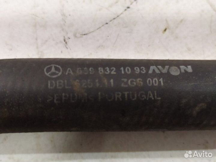 Патрубок системы охлаждения Mercedes Vito W639