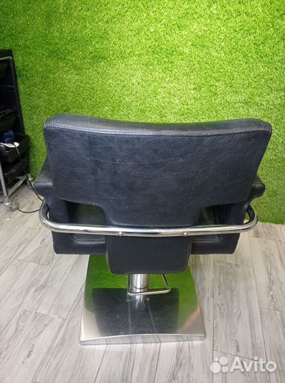 Парикмахерское кресло бу