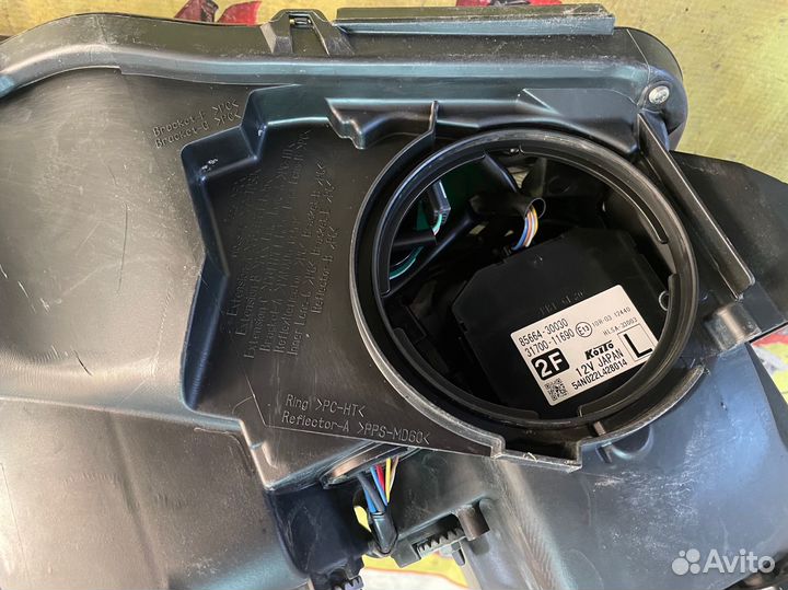 Левая фара на Lx570 черная (2013-2015)