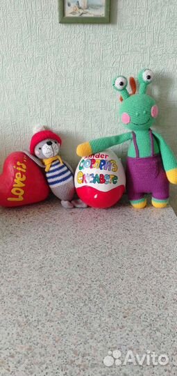 Большой Киндер сюрприз и сердца