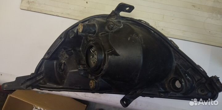 Продам переднюю правую фару на а/м Хонда Фит 2003