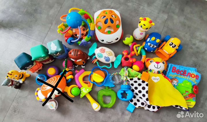Развивающие игрушки для малышей пакетом