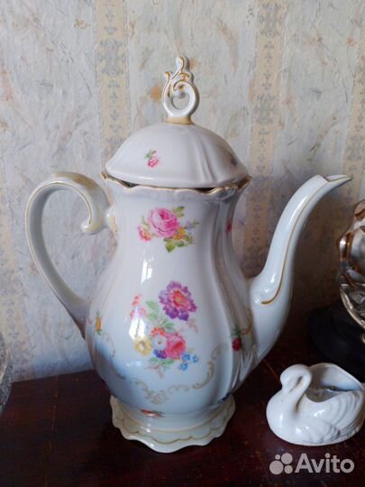 Старинные кувшин,чайники,штофы