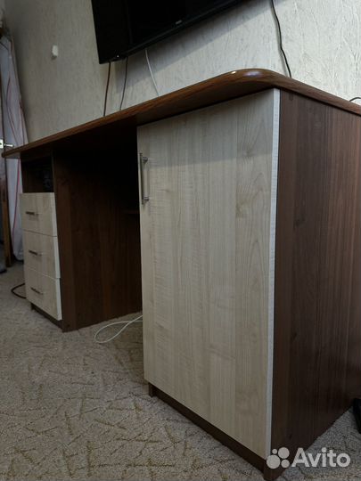 Письменный стол и полка