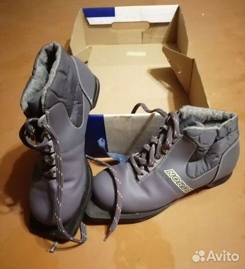 Лыжи и лыжные ботинки