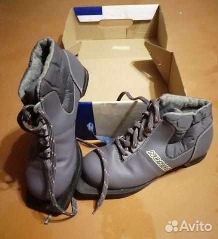 Лыжи и лыжные ботинки