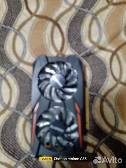 Видеокарта Gigabait 1050 ti