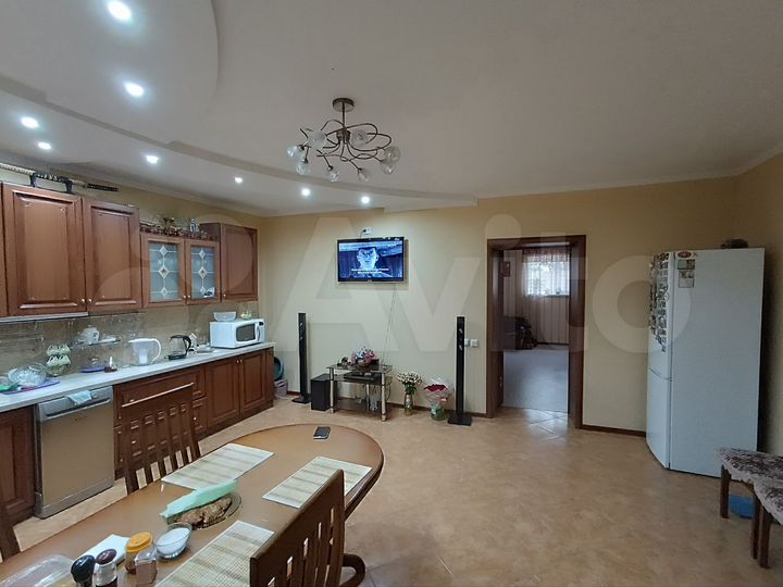 Дом 250 м² на участке 6 сот.