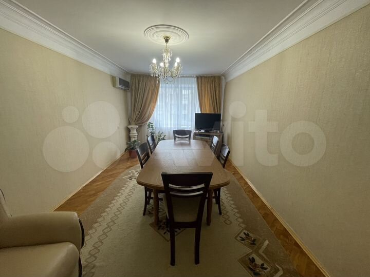 2-к. квартира, 72 м², 3/10 эт.