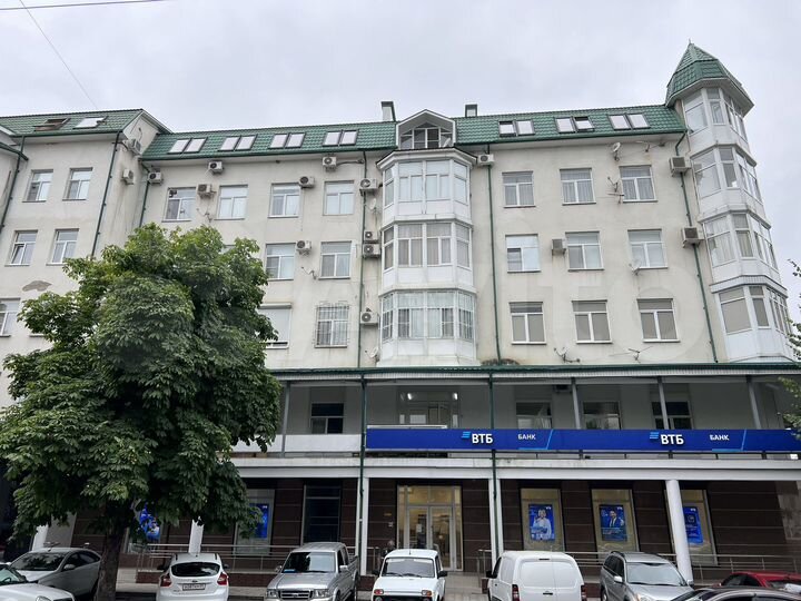 3-к. квартира, 142,3 м², 3/6 эт.