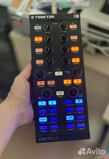 Native Instruments Traktor Kontrol X1 контроллер