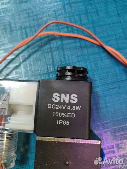 Пневмо распределитель 4v210-08