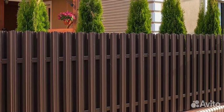 Металлический штакетник для забора