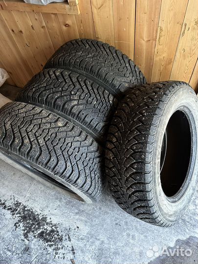 Goodyear UltraGrip 500 215/60 R16