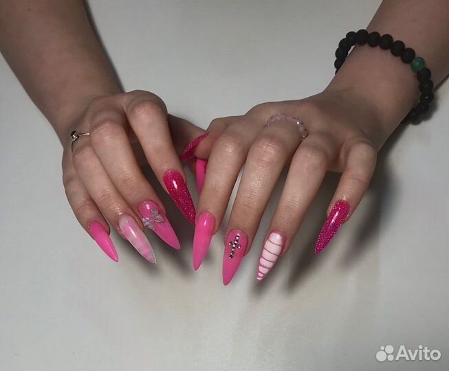 Модель на маникюр и наращивание ногтей