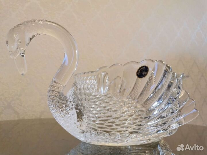 Ваза Лебедь (Богемское стекло)