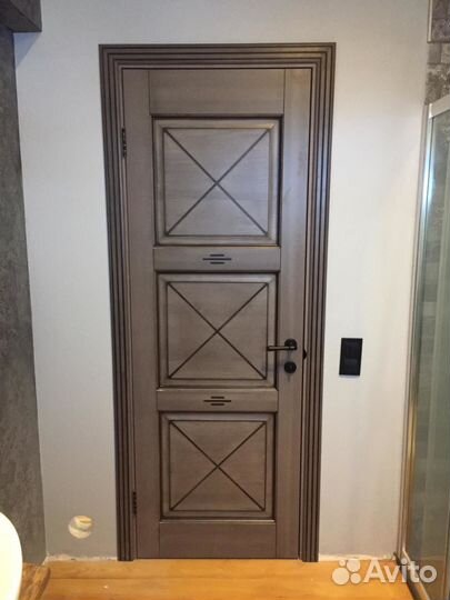 Двери межкомнатные из массива