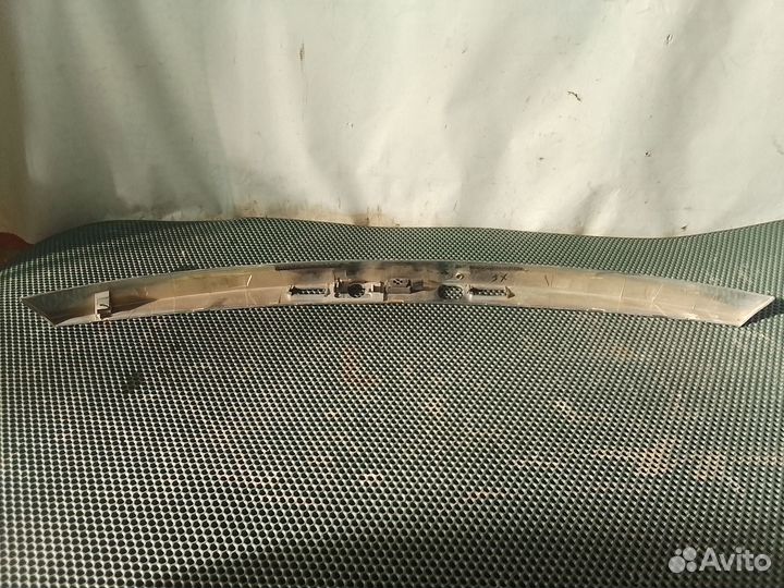 Молдинг крышки багажника Jaguar XF