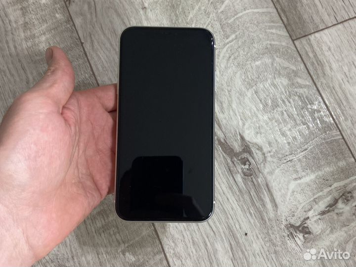 Телефон iPhone 11