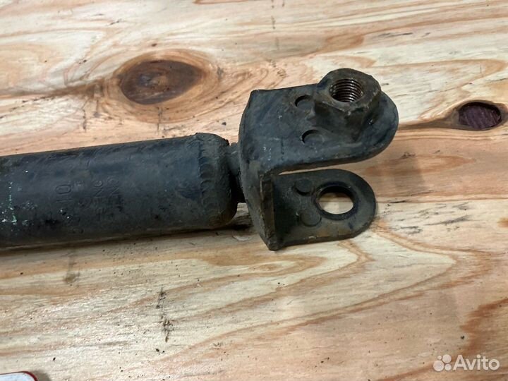 Амортизатор подвески задний левый Nissan Teana J32