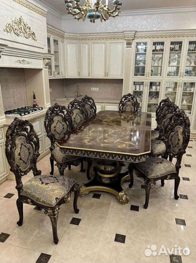 Обеденный стол и стулья