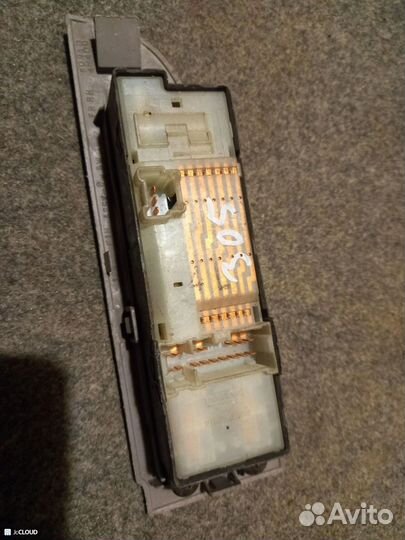 Блок упр. стеклоподьемниками на nissan sunny FB15