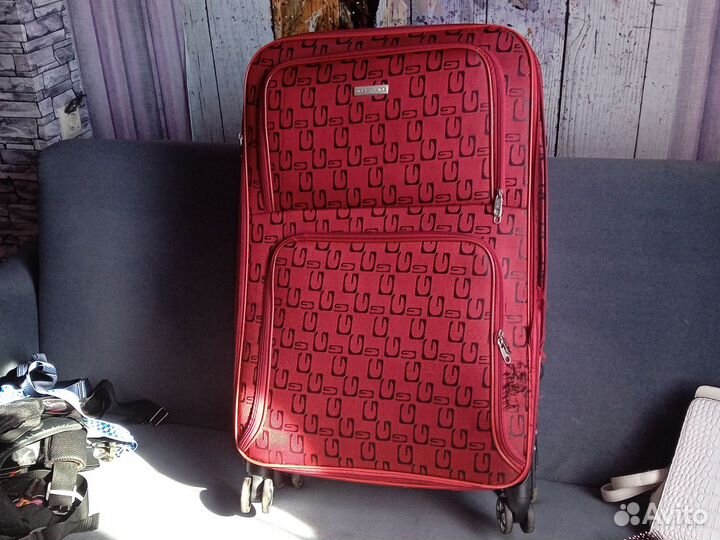 Чемодан на колесах большой