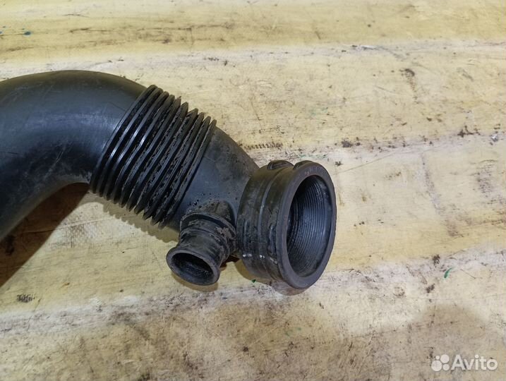 Патрубок воздушного фильтра Audi Q7 4L 2005-15