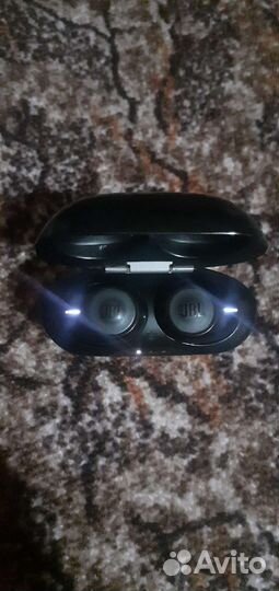 Беспроводные наушники JBL