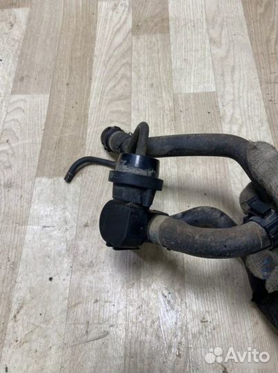 Патрубок радиатора клапан Audi Q5 I CDN 2008—2012