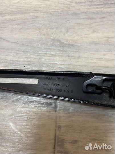 Поводок стеклоочистителя левый A6 C5(б/у)