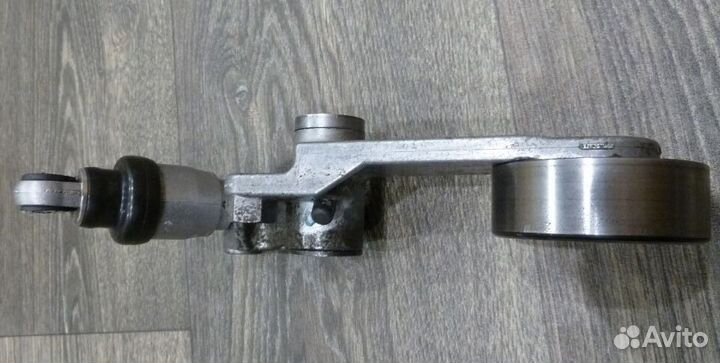 Натяжитель приводного ремня Toyota