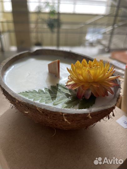 Свеча в кокосе