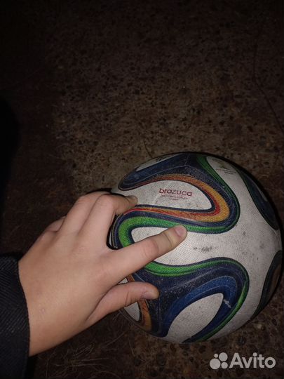 Футбольный мяч adidas brazuca