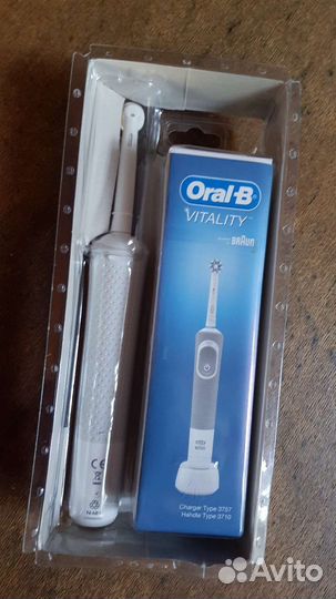 Электронная зубная щетка Oral-b Vitality 100