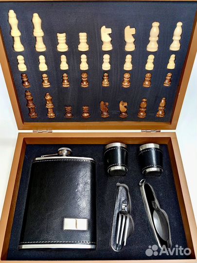 Подарочный набор шахматы/фляга