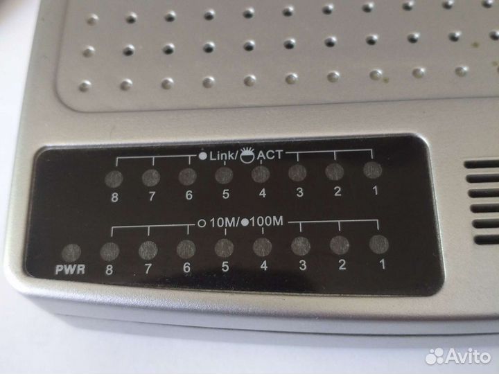 Настольный коммутатор Acorp с 8 портами