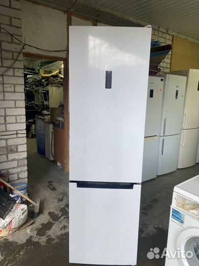 Холодильник Indesit No frost 2m
