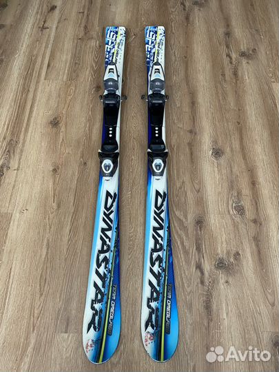 Горные лыжи и ботинки