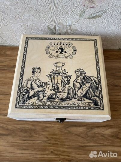 Деревянная шкатулка