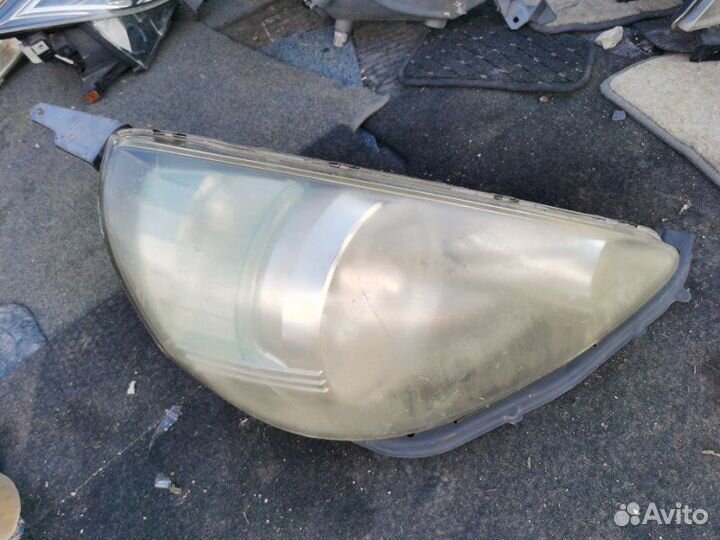 Фара передняя правая Honda Fit GD1