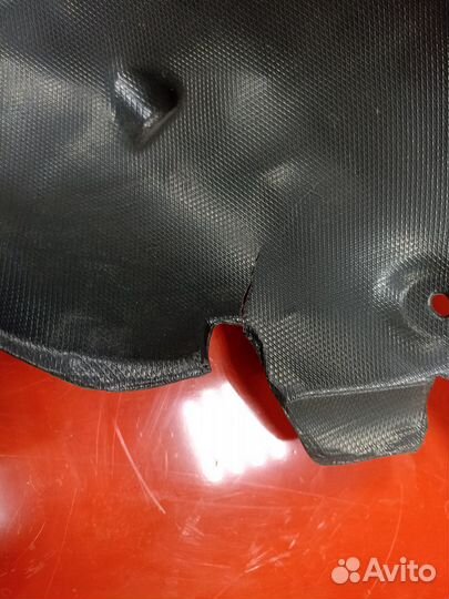 Подкрылок правый Peugeot 301 с дефектом